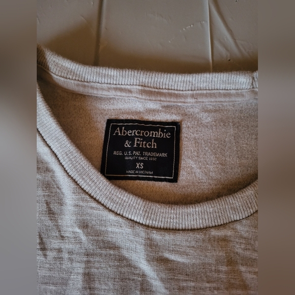 Abercrombie & Fitch Heather Gray Crewneck, Size XS - Picture 4 of 4
